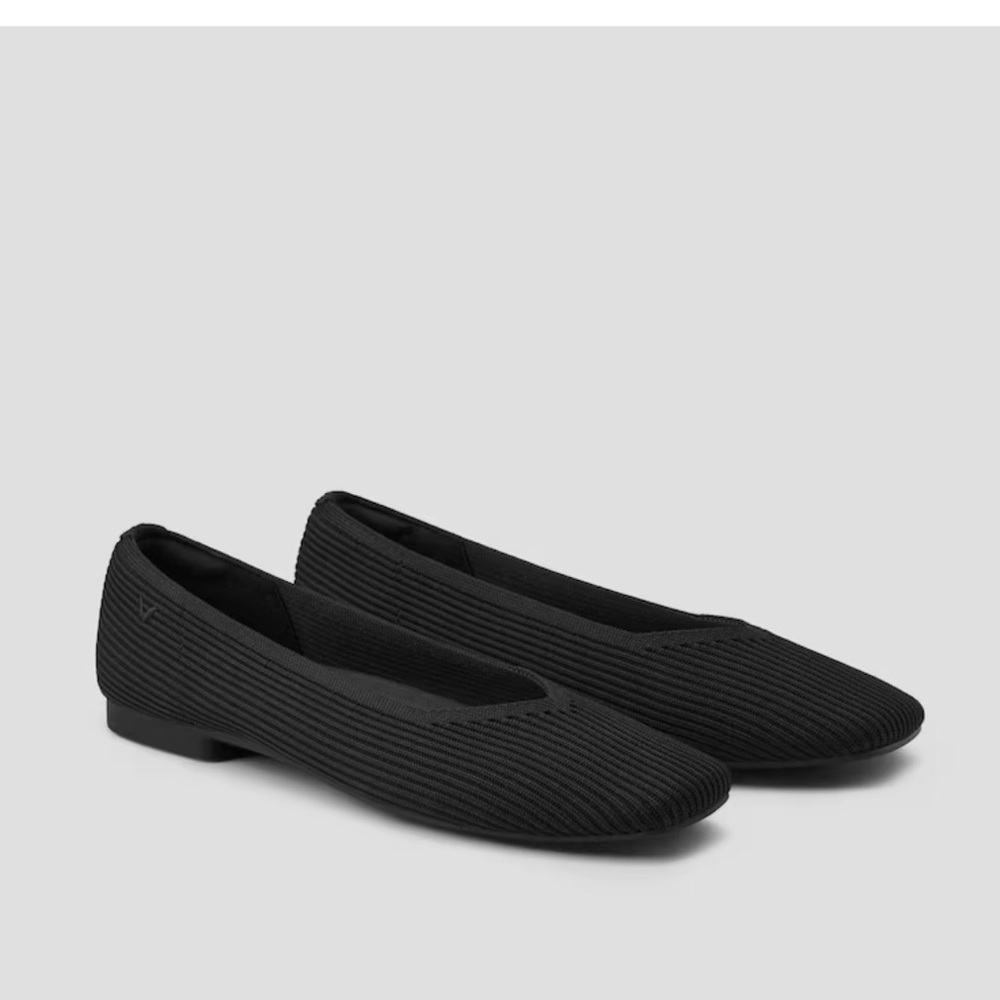 Square-toe V-cut Flats (Margot 2.0)